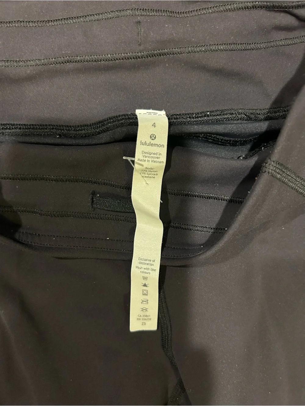 lululemon athletica Black Women's Cropped Leggings Size 4